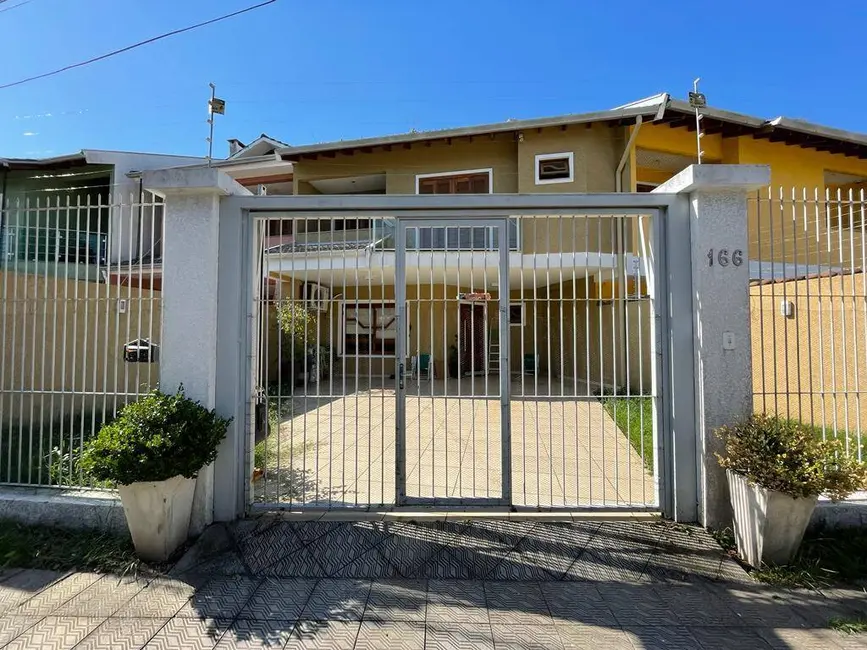 Sobrado com 3 quartos à venda, 172m2 em Nossa Senhora das Graças, Canoas - RS - imagem 3 Foto 3 de Sobrado com 3 quartos à venda, 172m2 em Nossa Senhora das Graças, Canoas - RS