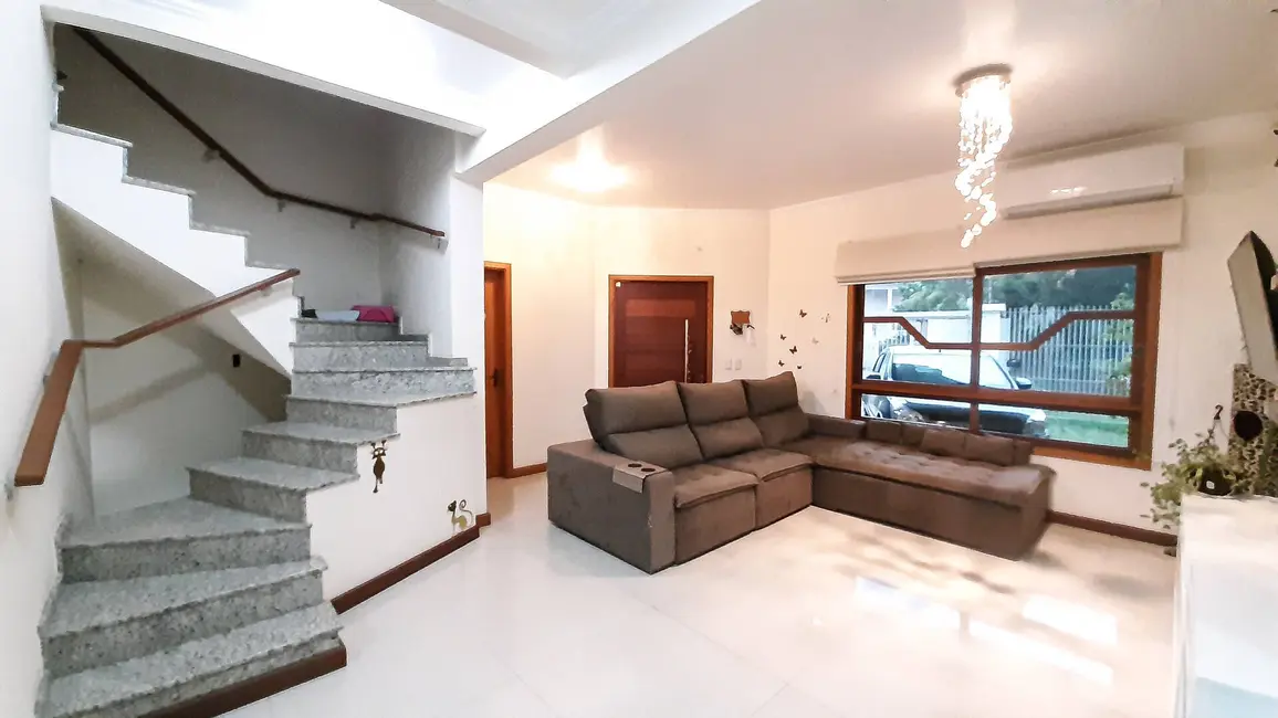 Sobrado com 3 quartos à venda, 172m2 em Nossa Senhora das Graças, Canoas - RS - imagem 5 Foto 5 de Sobrado com 3 quartos à venda, 172m2 em Nossa Senhora das Graças, Canoas - RS