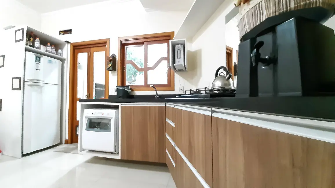 Sobrado com 3 quartos à venda, 172m2 em Nossa Senhora das Graças, Canoas - RS - imagem 7 Foto 7 de Sobrado com 3 quartos à venda, 172m2 em Nossa Senhora das Graças, Canoas - RS