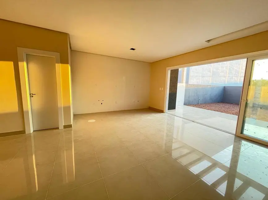 Sobrado com 3 quartos à venda, 117m2 em Canoas - RS - imagem 6 Foto 6 de Sobrado com 3 quartos à venda, 117m2 em Canoas - RS