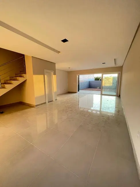 Sobrado com 3 quartos à venda, 117m2 em Canoas - RS - imagem 3 Foto 3 de Sobrado com 3 quartos à venda, 117m2 em Canoas - RS