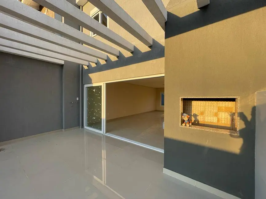 Sobrado com 3 quartos à venda, 117m2 em Canoas - RS - imagem 8 Foto 8 de Sobrado com 3 quartos à venda, 117m2 em Canoas - RS