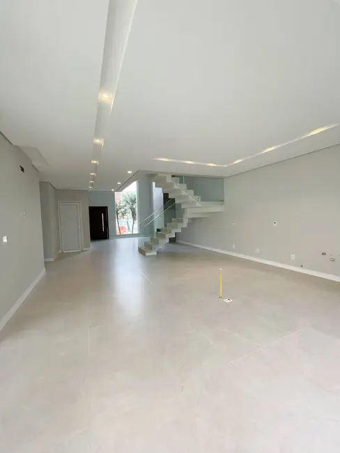 Casa de Condomínio com 4 quartos à venda, 232m2 em Igara, Canoas - RS - imagem 3 Foto 3 de Casa de Condomínio com 4 quartos à venda, 232m2 em Igara, Canoas - RS