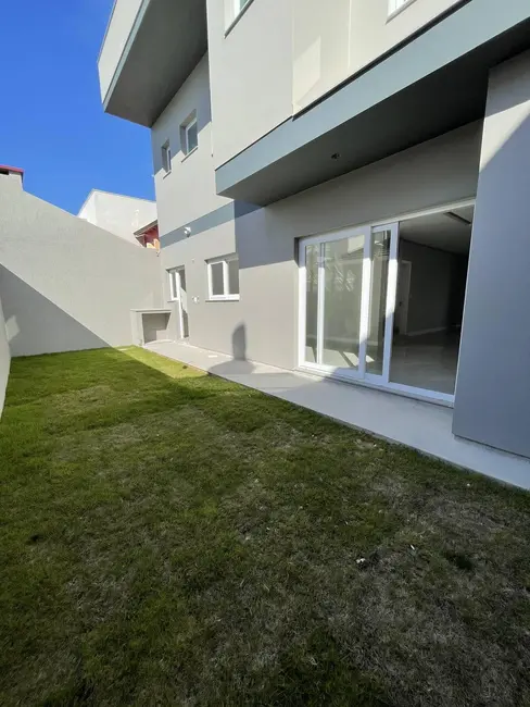 Sobrado com 3 quartos à venda, 220m2 em Canoas - RS - imagem 9 Foto 9 de Sobrado com 3 quartos à venda, 220m2 em Canoas - RS