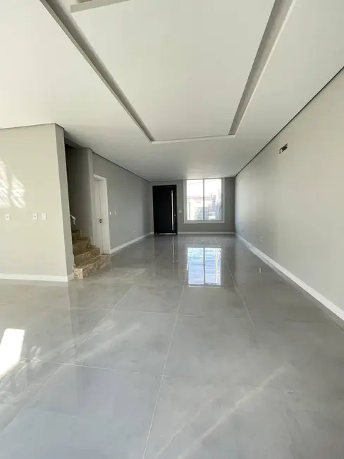 Sobrado com 3 quartos à venda, 220m2 em Canoas - RS - imagem 4 Foto 4 de Sobrado com 3 quartos à venda, 220m2 em Canoas - RS