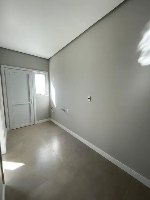 Sobrado com 3 quartos à venda, 220m2 em Canoas - RS - imagem 8 Foto 8 de Sobrado com 3 quartos à venda, 220m2 em Canoas - RS