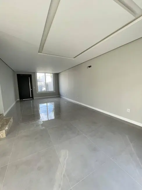 Sobrado com 3 quartos à venda, 220m2 em Canoas - RS - imagem 3 Foto 3 de Sobrado com 3 quartos à venda, 220m2 em Canoas - RS