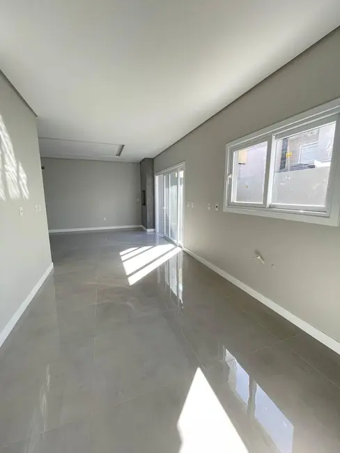Sobrado com 3 quartos à venda, 220m2 em Canoas - RS - imagem 7 Foto 7 de Sobrado com 3 quartos à venda, 220m2 em Canoas - RS