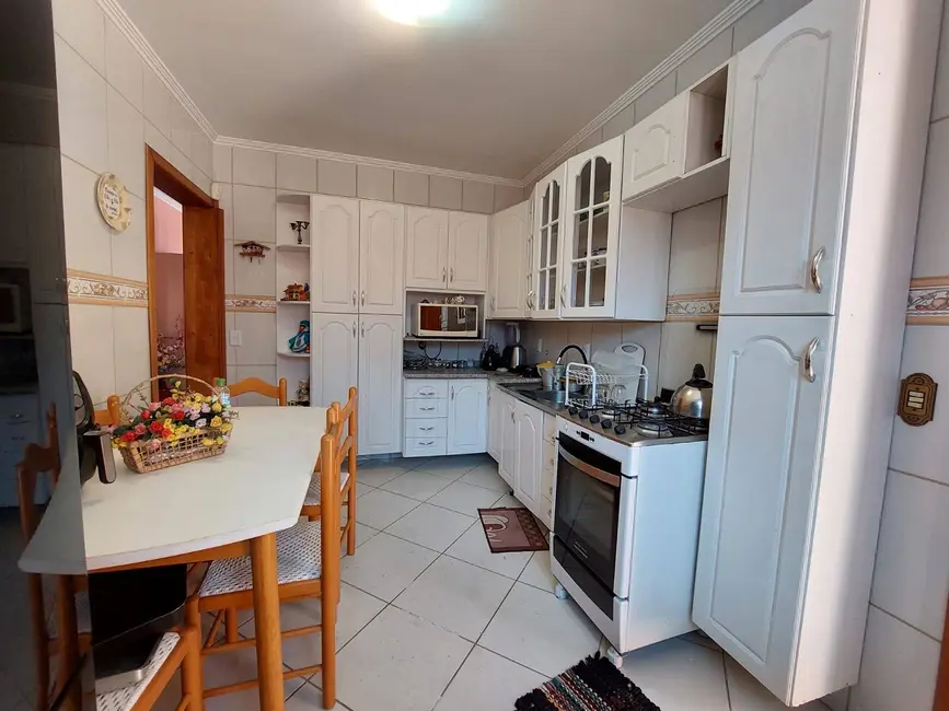 Casa com 2 quartos à venda, 100m2 em Canoas - RS - imagem 8 Foto 8 de Casa com 2 quartos à venda, 100m2 em Canoas - RS