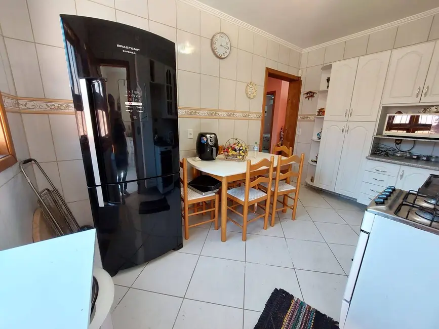 Casa com 2 quartos à venda, 100m2 em Canoas - RS - imagem 9 Foto 9 de Casa com 2 quartos à venda, 100m2 em Canoas - RS