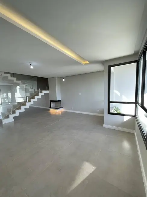 Sobrado com 5 quartos à venda, 215m2 em Canoas - RS - imagem 8 Foto 8 de Sobrado com 5 quartos à venda, 215m2 em Canoas - RS