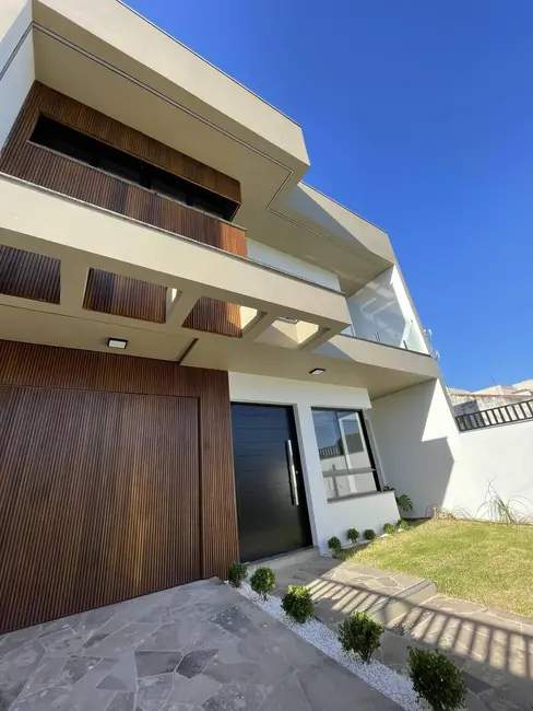 Sobrado com 5 quartos à venda, 215m2 em Canoas - RS - imagem 2 Foto 2 de Sobrado com 5 quartos à venda, 215m2 em Canoas - RS