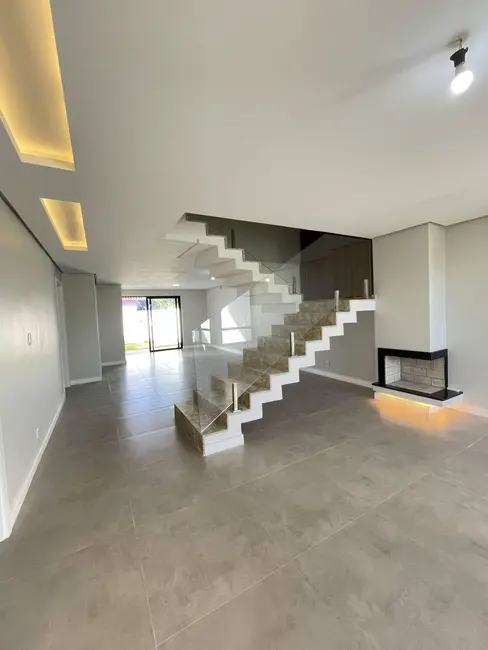 Sobrado com 5 quartos à venda, 215m2 em Canoas - RS - imagem 5 Foto 5 de Sobrado com 5 quartos à venda, 215m2 em Canoas - RS