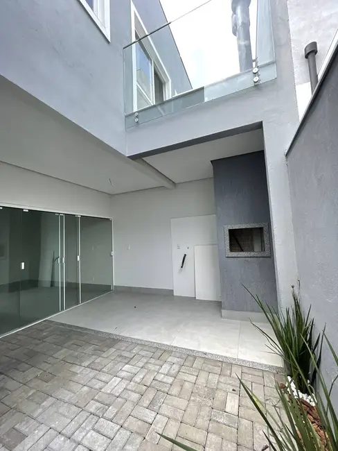 Sobrado com 3 quartos à venda, 125m2 em Estância Velha, Canoas - RS - imagem 9 Foto 9 de Sobrado com 3 quartos à venda, 125m2 em Estância Velha, Canoas - RS