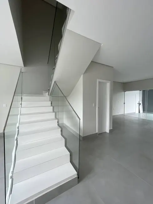Sobrado com 3 quartos à venda, 125m2 em Estância Velha, Canoas - RS - imagem 4 Foto 4 de Sobrado com 3 quartos à venda, 125m2 em Estância Velha, Canoas - RS