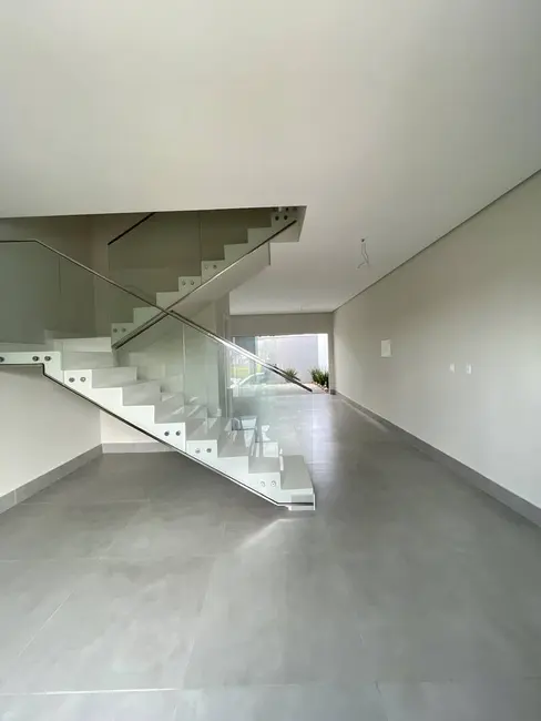 Sobrado com 3 quartos à venda, 125m2 em Estância Velha, Canoas - RS - imagem 3 Foto 3 de Sobrado com 3 quartos à venda, 125m2 em Estância Velha, Canoas - RS