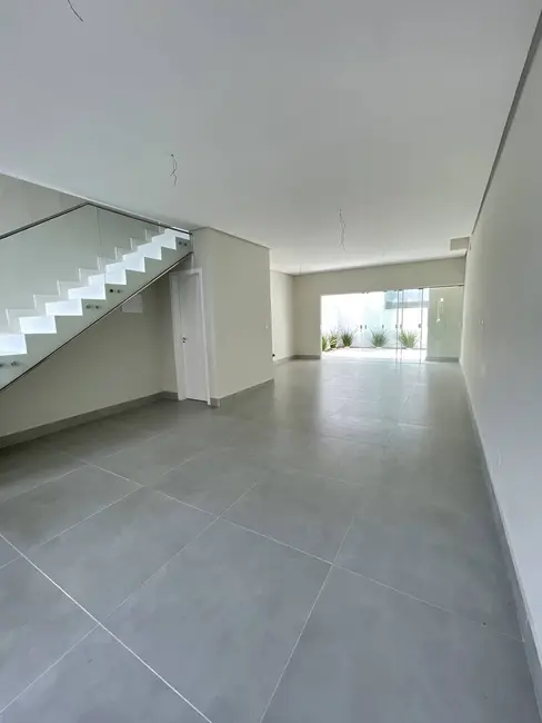 Casa com 3 quartos à venda, 122m2 em Estância Velha, Canoas - RS - imagem 3 Foto 3 de Casa com 3 quartos à venda, 122m2 em Estância Velha, Canoas - RS
