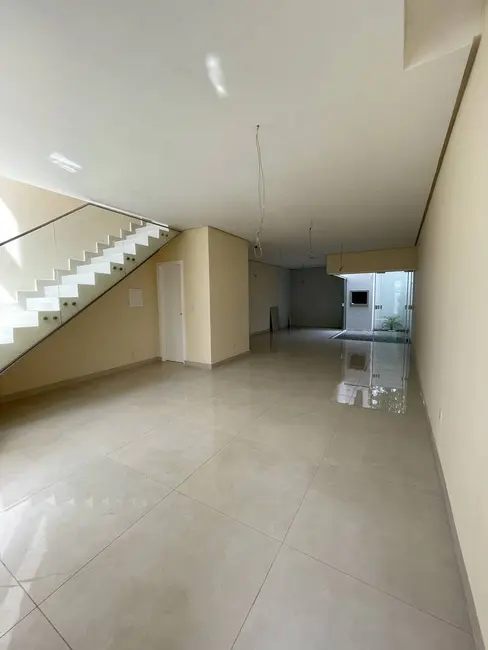 Sobrado com 3 quartos à venda, 122m2 em Estância Velha, Canoas - RS - imagem 5 Foto 5 de Sobrado com 3 quartos à venda, 122m2 em Estância Velha, Canoas - RS