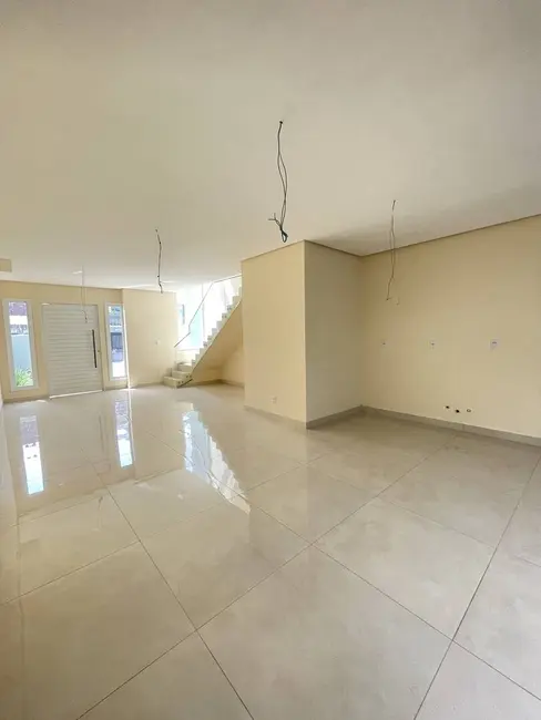 Sobrado com 3 quartos à venda, 122m2 em Estância Velha, Canoas - RS - imagem 3 Foto 3 de Sobrado com 3 quartos à venda, 122m2 em Estância Velha, Canoas - RS