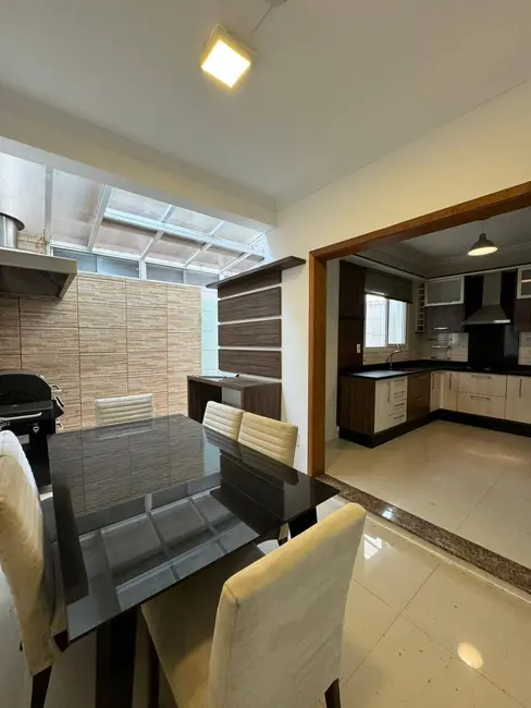 Casa de Condomínio com 3 quartos à venda, 144m2 em Canoas - RS - imagem 4 Foto 4 de Casa de Condomínio com 3 quartos à venda, 144m2 em Canoas - RS