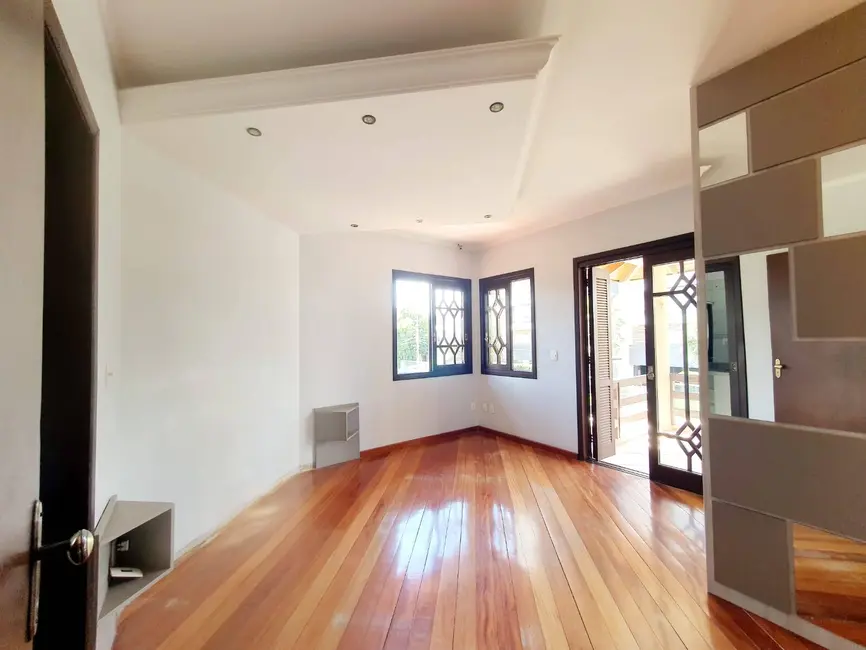 Sobrado com 3 quartos à venda, 234m2 em Marechal Rondon, Canoas - RS - imagem 9 Foto 9 de Sobrado com 3 quartos à venda, 234m2 em Marechal Rondon, Canoas - RS