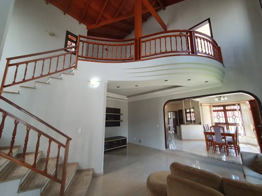 Sobrado com 3 quartos à venda, 234m2 em Marechal Rondon, Canoas - RS - imagem 7 Foto 7 de Sobrado com 3 quartos à venda, 234m2 em Marechal Rondon, Canoas - RS
