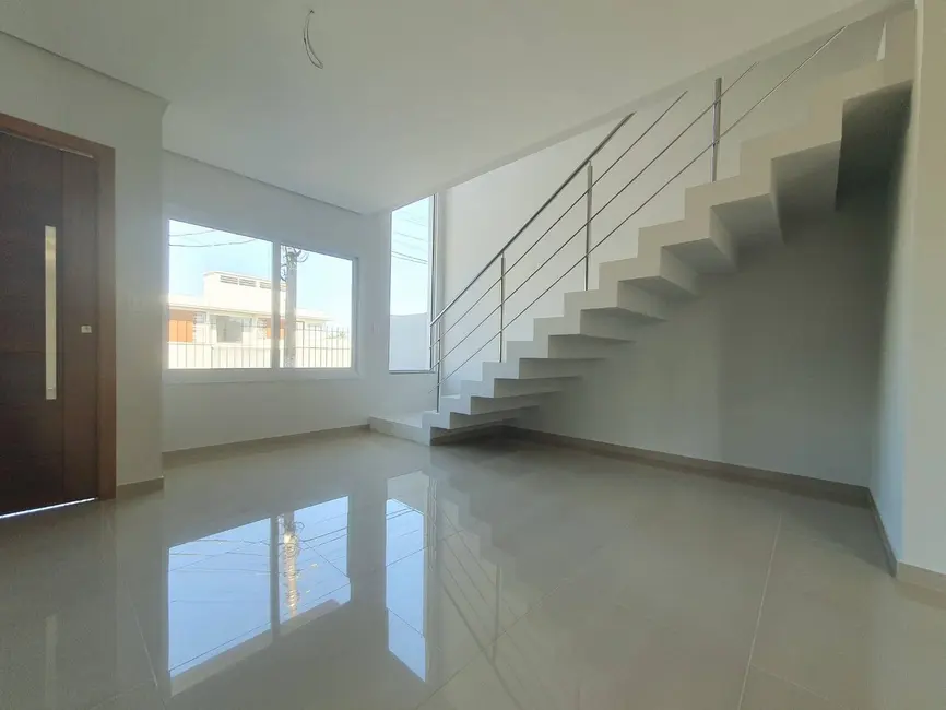 Sobrado com 3 quartos à venda, 132m2 em Nossa Senhora das Graças, Canoas - RS - imagem 4 Foto 4 de Sobrado com 3 quartos à venda, 132m2 em Nossa Senhora das Graças, Canoas - RS