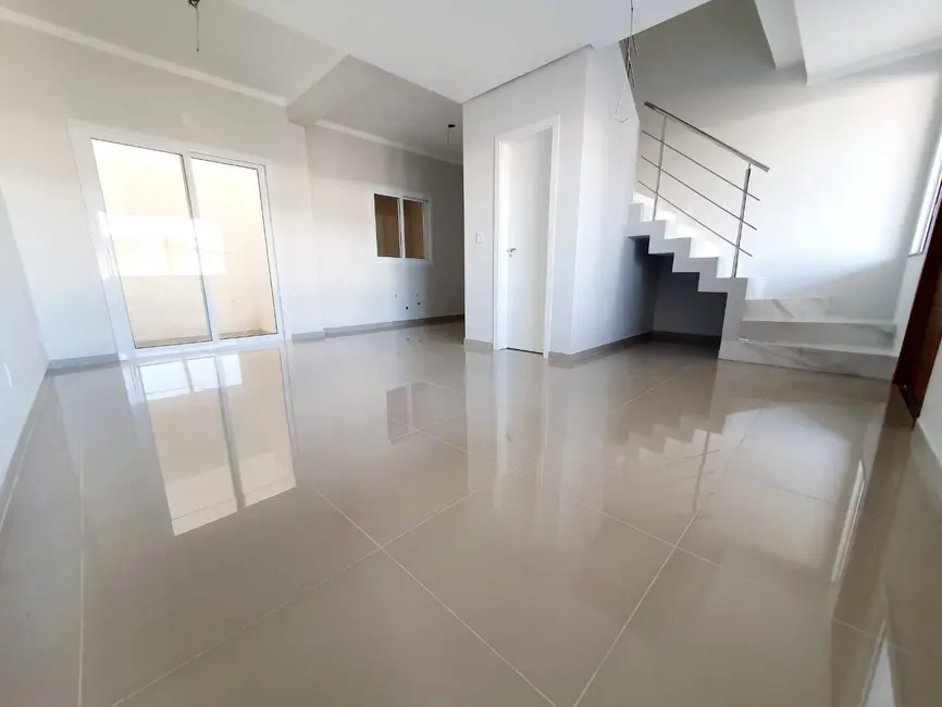 Sobrado com 3 quartos à venda, 123m2 em Nossa Senhora das Graças, Canoas - RS - imagem 3 Foto 3 de Sobrado com 3 quartos à venda, 123m2 em Nossa Senhora das Graças, Canoas - RS