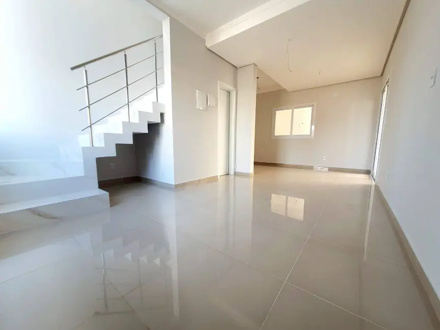 Sobrado com 3 quartos à venda, 122m2 em Nossa Senhora das Graças, Canoas - RS - imagem 4 Foto 4 de Sobrado com 3 quartos à venda, 122m2 em Nossa Senhora das Graças, Canoas - RS