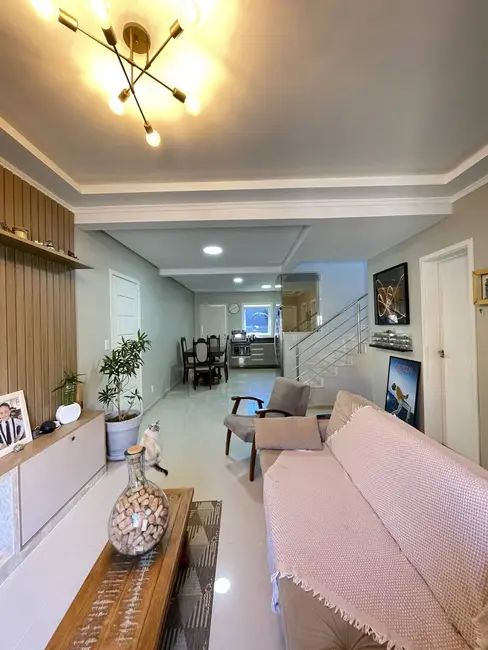 Sobrado com 3 quartos à venda, 160m2 em São José, Canoas - RS - imagem 7 Foto 7 de Sobrado com 3 quartos à venda, 160m2 em São José, Canoas - RS