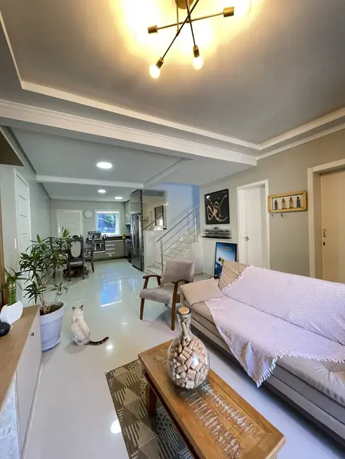 Sobrado com 3 quartos à venda, 160m2 em São José, Canoas - RS - imagem 8 Foto 8 de Sobrado com 3 quartos à venda, 160m2 em São José, Canoas - RS