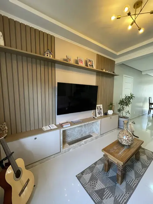 Sobrado com 3 quartos à venda, 160m2 em São José, Canoas - RS - imagem 6 Foto 6 de Sobrado com 3 quartos à venda, 160m2 em São José, Canoas - RS