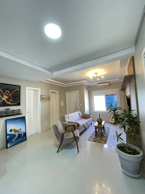Sobrado com 3 quartos à venda, 160m2 em São José, Canoas - RS - imagem 9 Foto 9 de Sobrado com 3 quartos à venda, 160m2 em São José, Canoas - RS