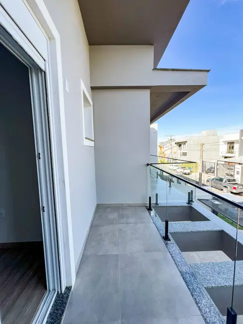 Sobrado com 3 quartos à venda, 220m2 em Estância Velha, Canoas - RS - imagem 2 Foto 2 de Sobrado com 3 quartos à venda, 220m2 em Estância Velha, Canoas - RS