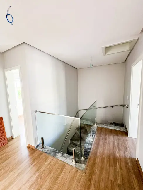 Sobrado com 3 quartos à venda, 220m2 em Estância Velha, Canoas - RS - imagem 5 Foto 5 de Sobrado com 3 quartos à venda, 220m2 em Estância Velha, Canoas - RS