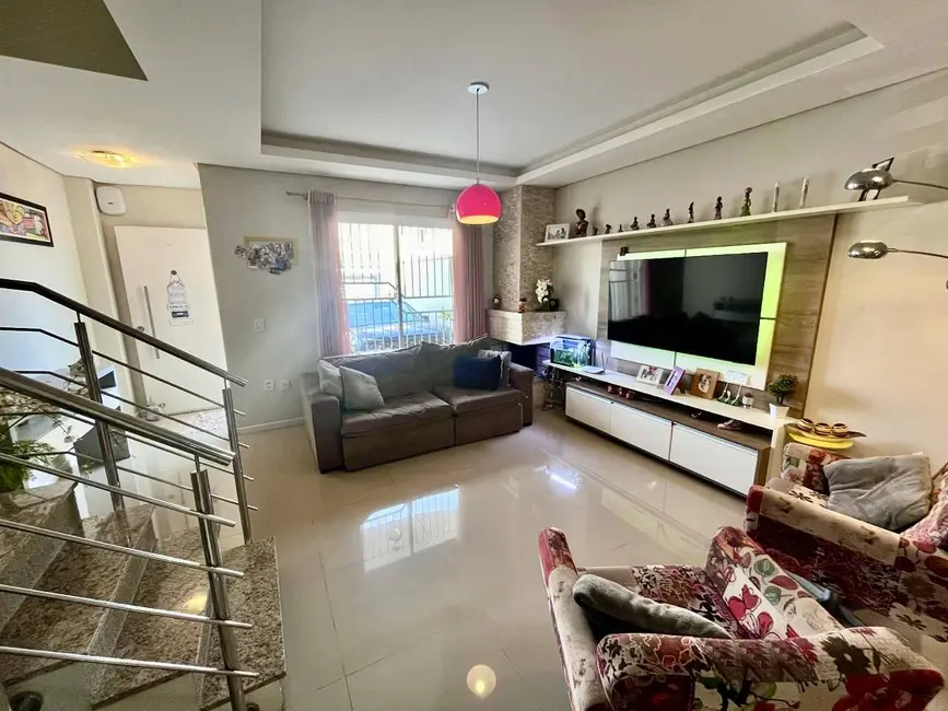 Sobrado com 3 quartos à venda, 147m2 em Igara, Canoas - RS - imagem 3 Foto 3 de Sobrado com 3 quartos à venda, 147m2 em Igara, Canoas - RS