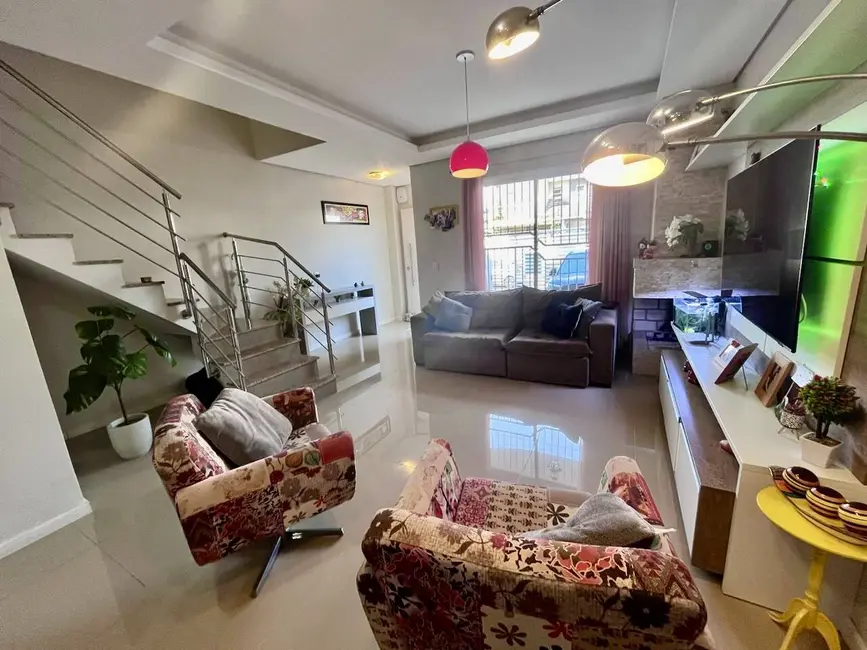 Sobrado com 3 quartos à venda, 147m2 em Igara, Canoas - RS - imagem 4 Foto 4 de Sobrado com 3 quartos à venda, 147m2 em Igara, Canoas - RS