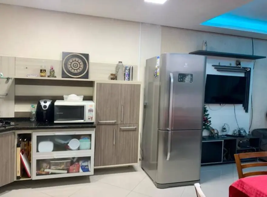 Casa com 2 quartos à venda, 130m2 em Igara, Canoas - RS - imagem 5 Foto 5 de Casa com 2 quartos à venda, 130m2 em Igara, Canoas - RS