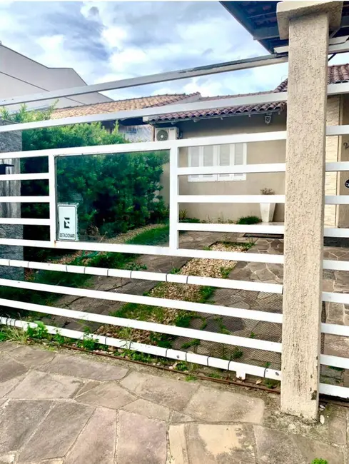 Casa com 2 quartos à venda, 130m2 em Igara, Canoas - RS - imagem 2 Foto 2 de Casa com 2 quartos à venda, 130m2 em Igara, Canoas - RS