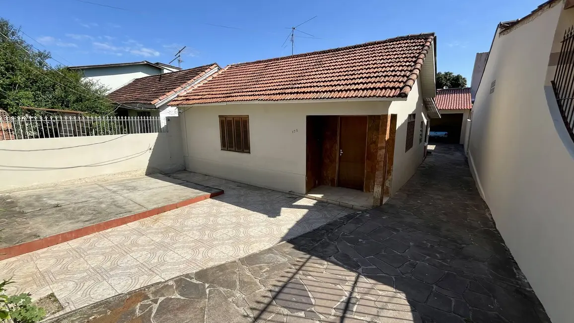 Casa com 2 quartos à venda, 144m2 em Nossa Senhora das Graças, Canoas - RS - imagem 1 Foto 1 de Casa com 2 quartos à venda, 144m2 em Nossa Senhora das Graças, Canoas - RS