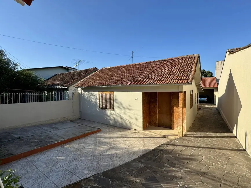 Casa com 2 quartos à venda, 144m2 em Nossa Senhora das Graças, Canoas - RS - imagem 2 Foto 2 de Casa com 2 quartos à venda, 144m2 em Nossa Senhora das Graças, Canoas - RS