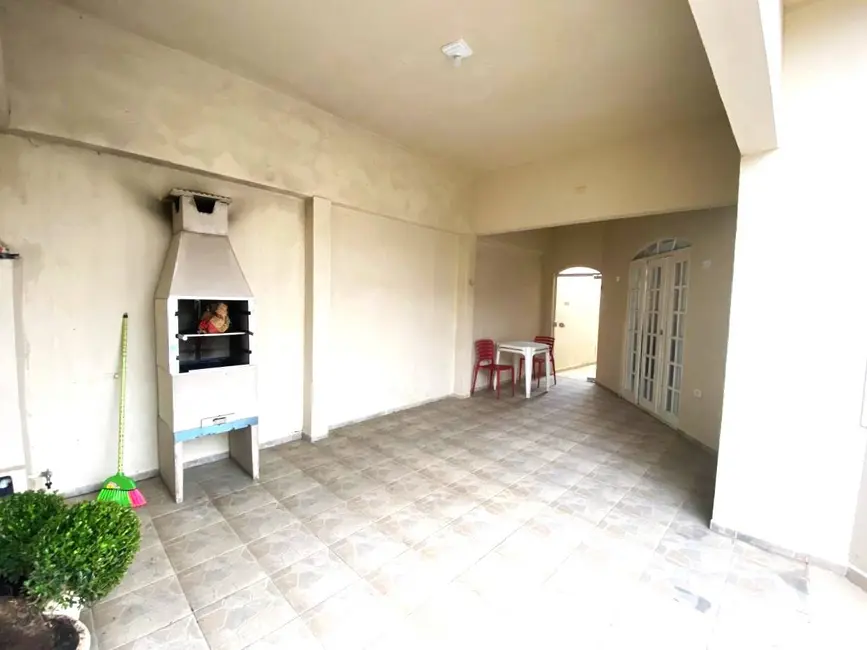 Casa com 3 quartos à venda e para alugar, 250m2 em Iguape - SP - imagem 2 Foto 2 de Casa com 3 quartos à venda e para alugar, 250m2 em Iguape - SP