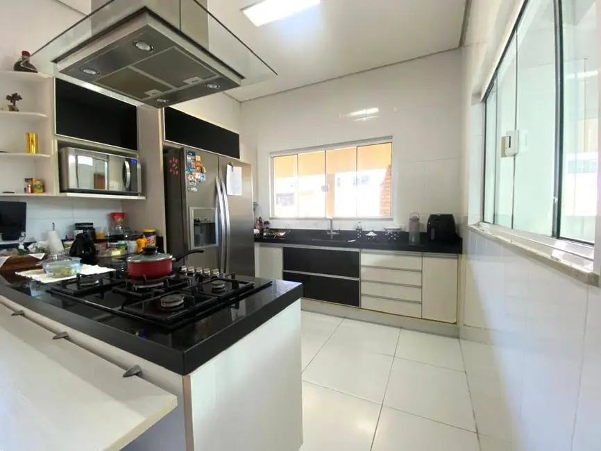 Foto 9 de Casa com 4 quartos à venda, 310m2 em Iguape - SP