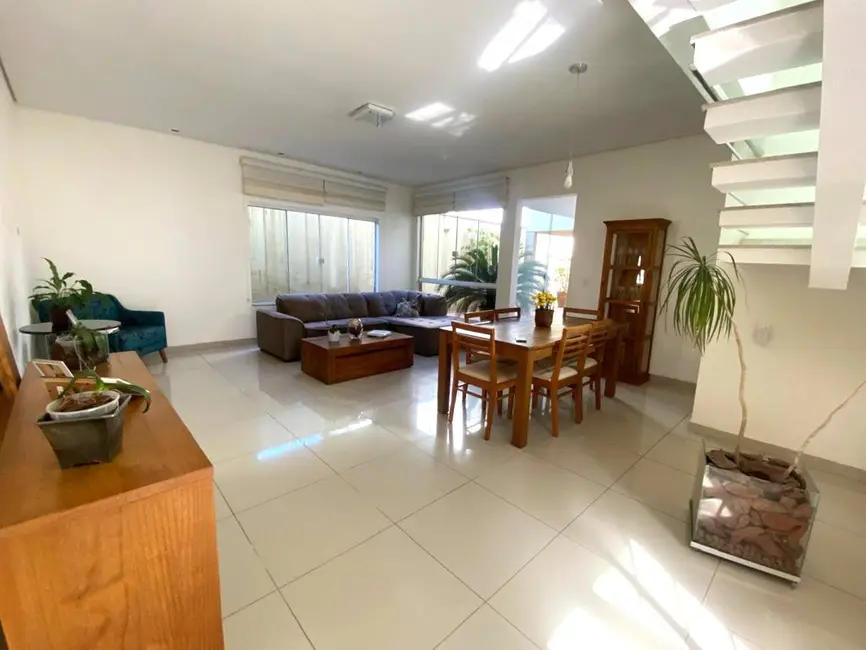 Foto 1 de Casa com 4 quartos à venda, 310m2 em Iguape - SP