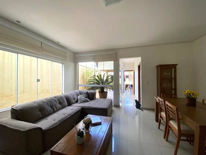 Foto 3 de Casa com 4 quartos à venda, 310m2 em Iguape - SP