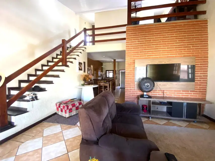 Foto 1 de Casa com 4 quartos para alugar em Iguape - SP