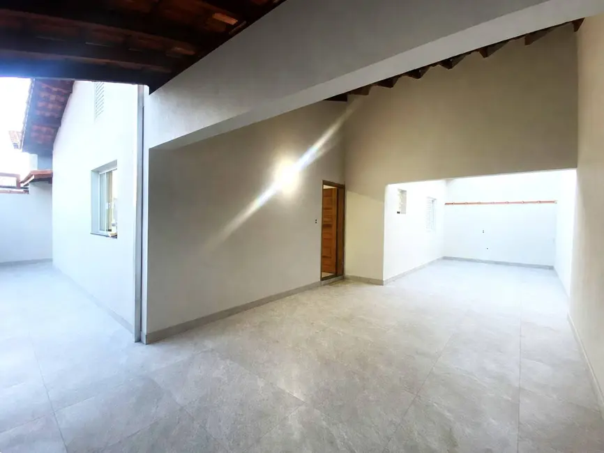 Casa com 2 quartos à venda, 140m2 em Iguape - SP - imagem 2 Foto 2 de Casa com 2 quartos à venda, 140m2 em Iguape - SP