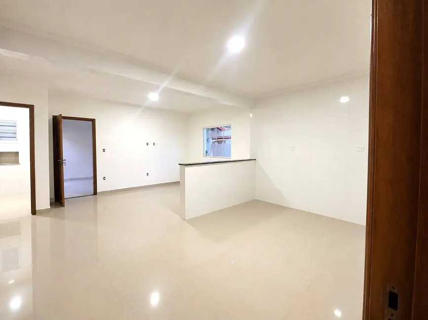 Casa com 2 quartos à venda em Iguape - SP - imagem 2 Foto 2 de Casa com 2 quartos à venda em Iguape - SP