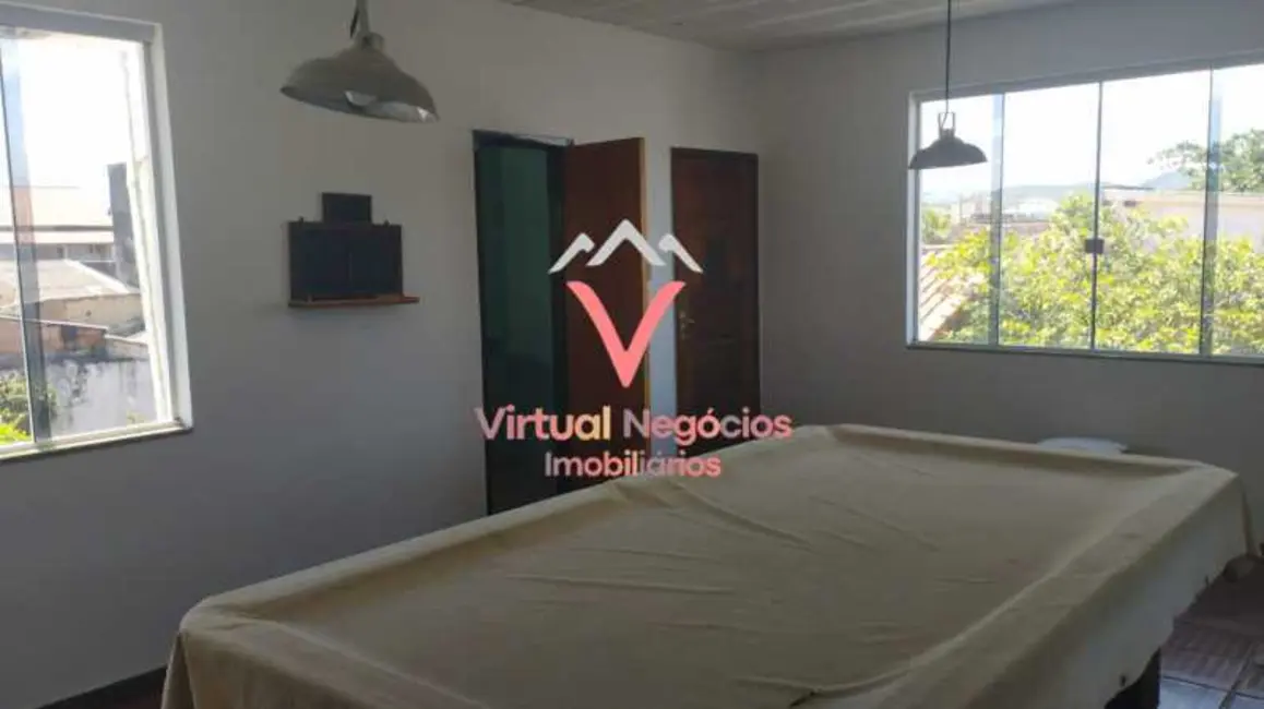Foto 3 de Casa com 6 quartos à venda, 260m2 em Saquarema - RJ