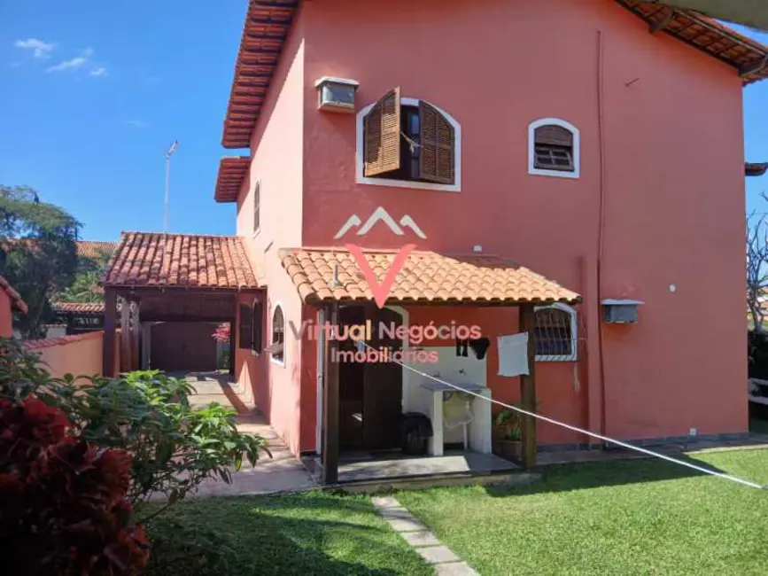 Foto 2 de Casa com 5 quartos à venda, 320m2 em Saquarema - RJ